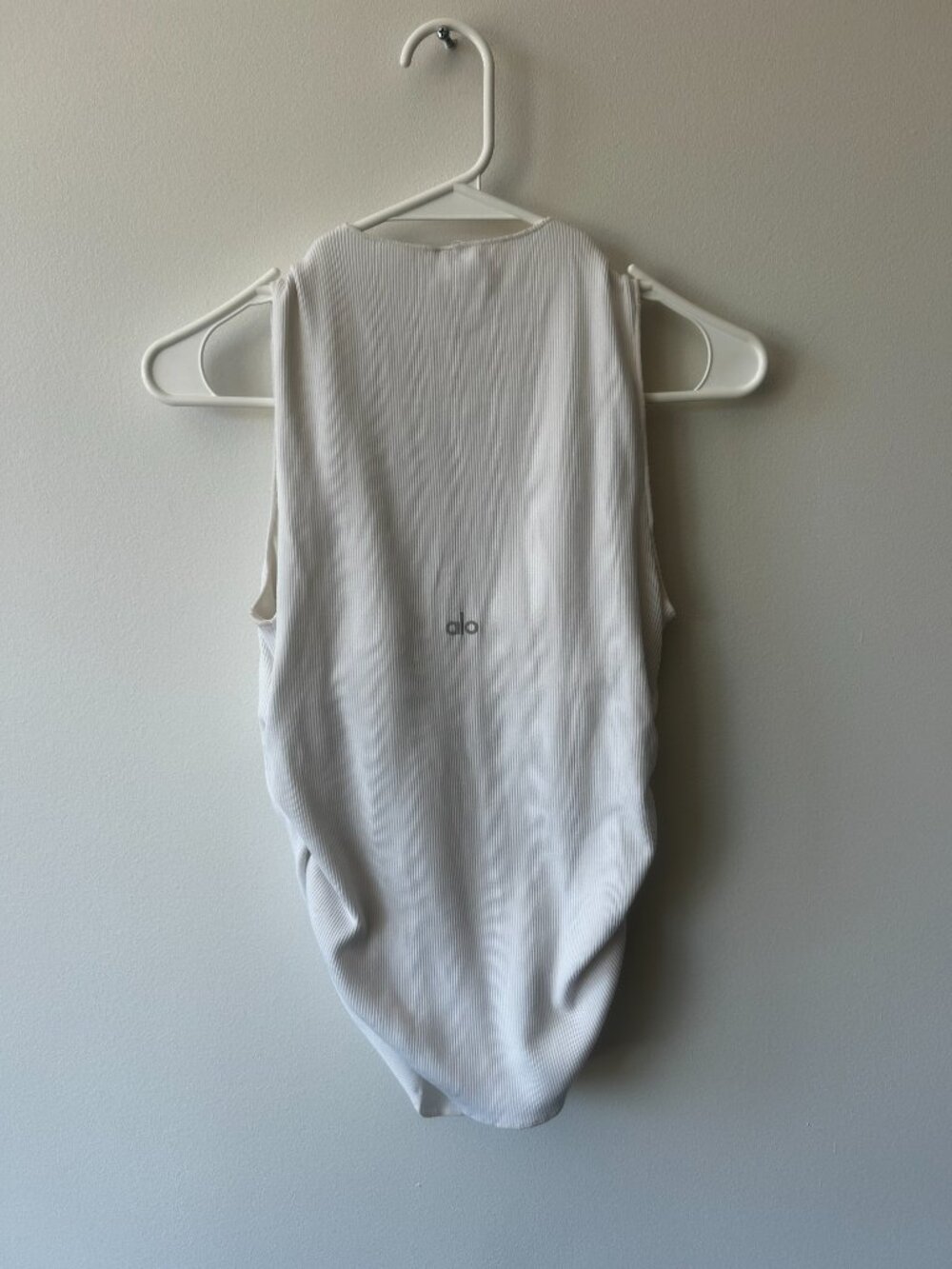 Alo Ribbed En Pointe Tank | Color: Ivory / Size: Small - Excellent condition - Picture 6 of 7